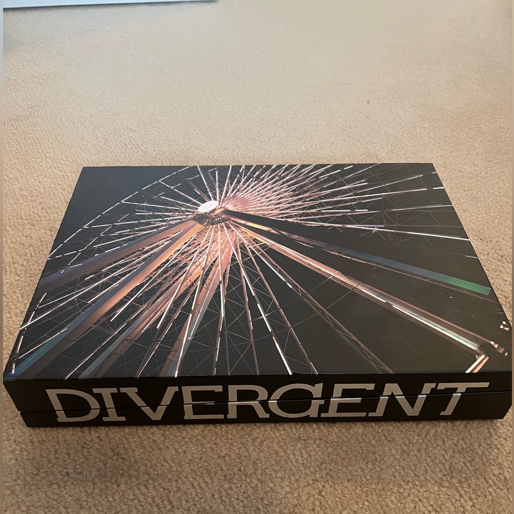 Divergent Box 📦